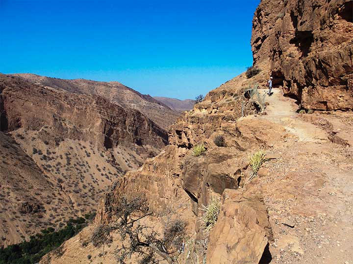 au-dessus-de-la-vallee-des-cedrats